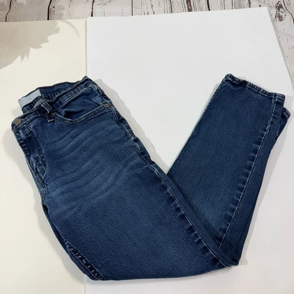 Levis slim cut